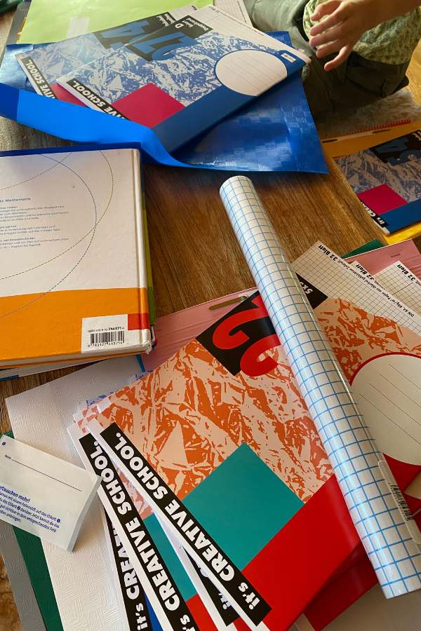 Schule Bücher einbinden