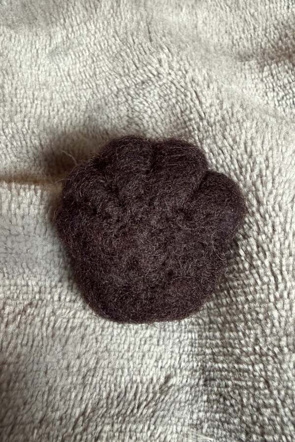 Hundepfote gefilzt aus Hundefell